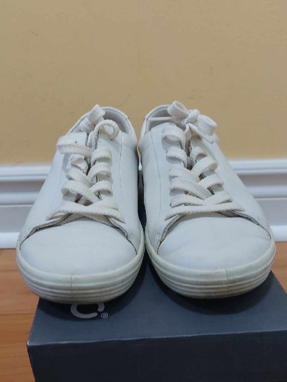 Ecco Women's White Leather Lace-Up Sneakers, Size 38 - Picture 3 of 10
